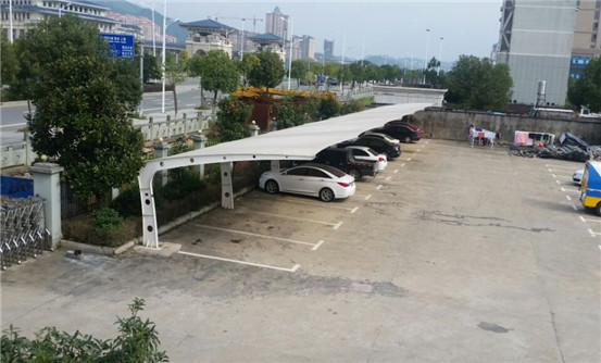 膜結構車棚