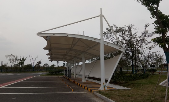 膜結構車棚