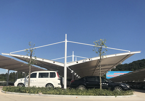 雙側(cè)斜拉式鋼膜結(jié)構(gòu)汽車停車棚